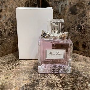 DIOR Miss Dior Blooming Boutique